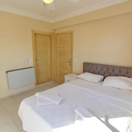 Lisa, 4 Bedroom, Private Pool , Calis Area Villa Fethiye