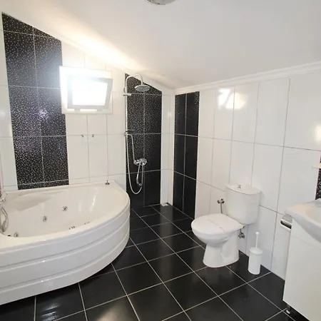 Lisa, 4 Bedroom, Private Pool , Calis Area Villa